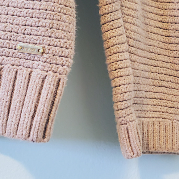 COZY Beige Hilfiger Sweater - Picture 2 of 2